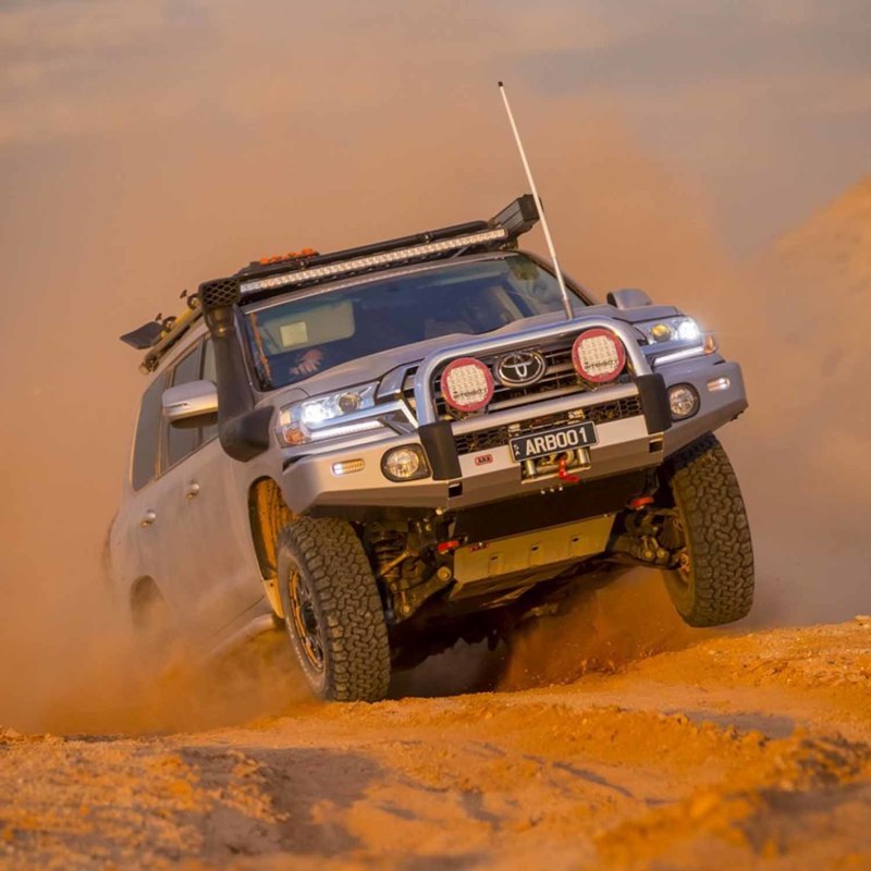 ARB Protección debajo del vehículo Lc200 4.5L V8 Twin T/Dies solamente