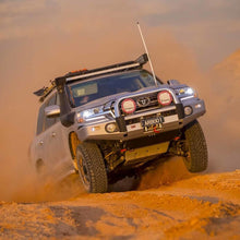 Cargar imagen en el visor de la galería, ARB Protección debajo del vehículo Lc200 4.5L V8 Twin T/Dies solamente