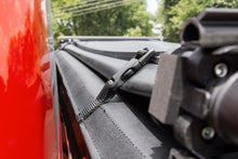 Cargar imagen en el visor de la galería, bed-cover-soft-tri-fold-clips_4.jpg