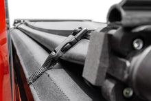 Cargar imagen en el visor de la galería, bed-cover-softw-tri-fold-clips_3_2.jpg