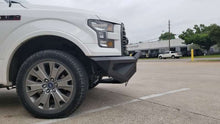 Cargar imagen en el visor de la galería, Parachoques delantero Road Armor 15-17 Ford F150 SPARTAN - Tex Blk