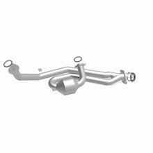 Load image into Gallery viewer, MagnaFlow Conv DF 01-03 Toyota Sienna 3.0L fr