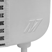 Cargar imagen en el visor de la galería, Mishimoto 06-10 Chevy 6.6L Duramax Intercooler (Plata)