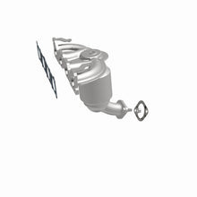 Cargar imagen en el visor de la galería, MagnaFlow Conv Direct Fit 11-13 Kia Sorento 2.4L Manifold