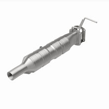 Cargar imagen en el visor de la galería, MagnaFlow 09-19 Ford F53 V10 6.8L Underbody 6.8L Direct Fit Catalytic Converter