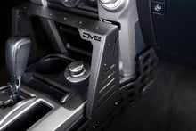 Cargar imagen en el visor de la galería, DV8 Offroad 10-23 Toyota 4Runner Consola central Paneles Molle y montaje de dispositivo