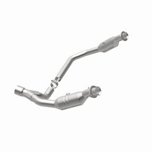 Cargar imagen en el visor de la galería, MagnaFlow Conv Direct Fit 06-07 Ram 1500 4.7L Underbody