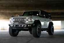 Cargar imagen en el visor de la galería, DV8 Offroad 2021-2022 Ford Bronco (no para parachoques de plástico de fábrica) Barra protectora de parachoques de fábrica - Negro
