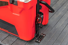 Cargar imagen en el visor de la galería, cooler-strap-install3.jpg