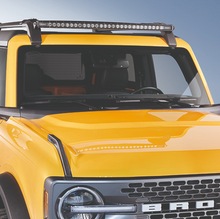 Cargar imagen en el visor de la galería, Luz todoterreno montada en portaequipajes Ford Racing Bronco