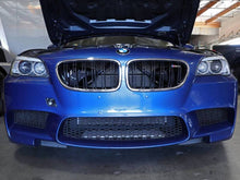 Cargar imagen en el visor de la galería, Sistema de admisión aFe Magnum FORCE Palas de fibra de carbono BMW M5 (F10) 12-14 V8-4.4L (tt)