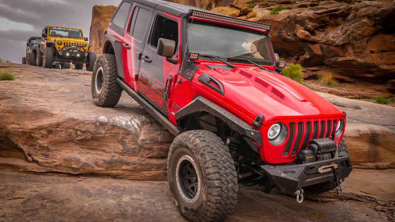 Capó de dispersión de calor DV8 Offroad 18+ Jeep JL - Imprimación negra