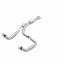 Cargar imagen en el visor de la galería, Magnaflow Conv DF 2011-2012 EXPRESS 2500 6.0L 6.0L Underbody