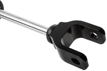 Cargar imagen en el visor de la galería, Fox 20-Up GM 2500/3500 HD Performance Series 2.0 Amortiguador delantero de cuerpo liso con elevación de 0-1 pulgada
