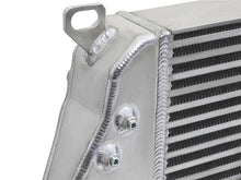 Cargar imagen en el visor de la galería, Intercooler aFe BladeRunner con tubos negros 16-17 Nissan Titan XD V8 5.0L (td)