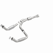 Cargar imagen en el visor de la galería, Magnaflow Conv DF 2011-2012 EXPRESS 2500 6.0L 6.0L Underbody
