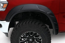 Cargar imagen en el visor de la galería, Bushwacker 09-18 Ram 1500 con caja Fleetside de 67.4 pulgadas (Ex. R/T y Rebel) DRT Style Flares 4 piezas - Negro