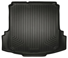 Cargar imagen en el visor de la galería, Husky Liners 2012 Volkswagen Jetta WeatherBeater Revestimiento para maletero negro