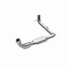 Cargar imagen en el visor de la galería, MagnaFlow Conv DF 97-98 Ford Trucks 5.4L