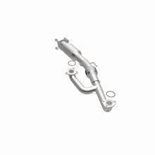 Cargar imagen en el visor de la galería, MagnaFlow Conv Direct Fit 16-17 Honda Odyssey 3.5L V6 Underbody