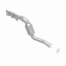 Cargar imagen en el visor de la galería, MagnaFlow Conv DF 2008-2010 BMW 528i/528i xDrive 3.0L Underbody