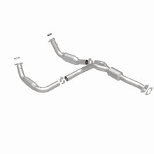 Cargar imagen en el visor de la galería, Magnaflow Conv DF 2011-2012 EXPRESS 2500 6.0L 6.0L Underbody
