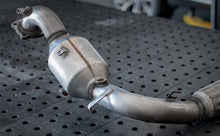 Cargar imagen en el visor de la galería, MagnaFlow Conv DF 02-06 Hyun/Kia Rear Manifold