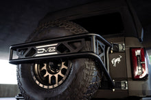 Cargar imagen en el visor de la galería, DV8 Offroad 21-23 Ford Bronco Protector de llanta de repuesto y soporte para accesorios