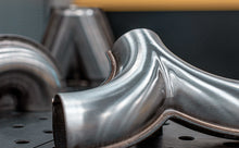 Cargar imagen en el visor de la galería, MagnaFlow Universal Trans Y-Pipe All SS 4inch (Dual) 3.5inch (Single) x 13inch (Overall)