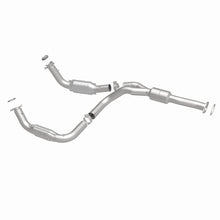 Cargar imagen en el visor de la galería, Magnaflow Conv DF 2011-2012 EXPRESS 2500 6.0L 6.0L Underbody