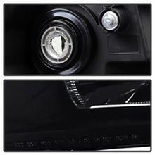 Cargar imagen en el visor de la galería, Xtune Chevy Silverado 07-13 Crystal Headlights Black Smoked HD-JH-CS07-AM-BSM
