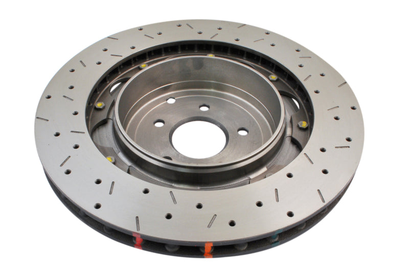 DBA 09+ Nissan GTR R-35 Rotor trasero perforado y ranurado Serie 5000 de 2 piezas ensamblado con sombrero negro (Ava