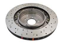 Cargar imagen en el visor de la galería, DBA 09+ Nissan GTR R-35 Rotor trasero perforado y ranurado Serie 5000 de 2 piezas ensamblado con sombrero negro (Ava
