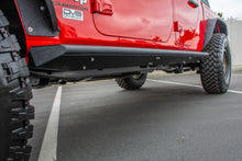 Cargar imagen en el visor de la galería, DV8 Offroad 2019+ Jeep Gladiator Escalón lateral/deslizadores