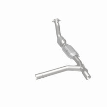 Cargar imagen en el visor de la galería, MagnaFlow Conv DF 99-00 Ford Exped 4.6L