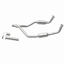 Cargar imagen en el visor de la galería, MagnaFlow Conv Direct Fit 90-93 Land Rover Range Rover 3.9L V8