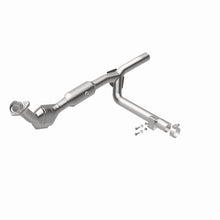 Cargar imagen en el visor de la galería, Magnaflow 01-03 Ford F150 XL/XLT V6 4.2L OEM Grade / EPA Compliant Direct-Fit Catalytic Converter