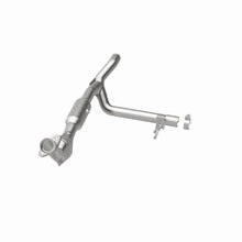 Cargar imagen en el visor de la galería, Magnaflow 01-03 Ford F150 XL/XLT V6 4.2L OEM Grade / EPA Compliant Direct-Fit Catalytic Converter