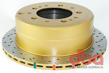 Cargar imagen en el visor de la galería, DBA 98-05 Lexus LX 470 / 98+ Toyota Landcruiser Serie 100 Rotor trasero perforado y ranurado Serie 4000