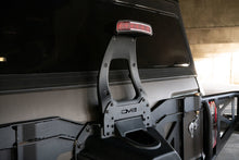 Cargar imagen en el visor de la galería, DV8 21-22 Ford Bronco Soporte de extensión de tercera luz de freno