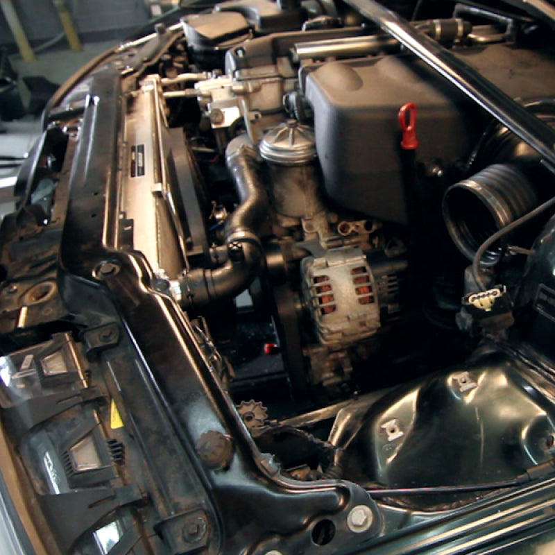 Mishimoto 01-06 BMW M3 E46 3.2L Kit de cubierta de ventilador de aluminio sin controlador