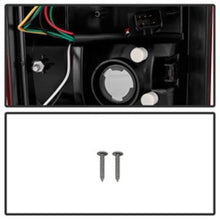 Cargar imagen en el visor de la galería, Spyder Dodge Ram 02-06 1500 Version 2 LED Tail Light - Red Clear ALT-YD-DRAM02V2-LED-RC