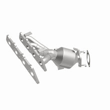 Cargar imagen en el visor de la galería, MagnaFlow Direct-Fit SS OEM Catalytic Converter 12-15 Hyundai Accent L4-1.6LGAS