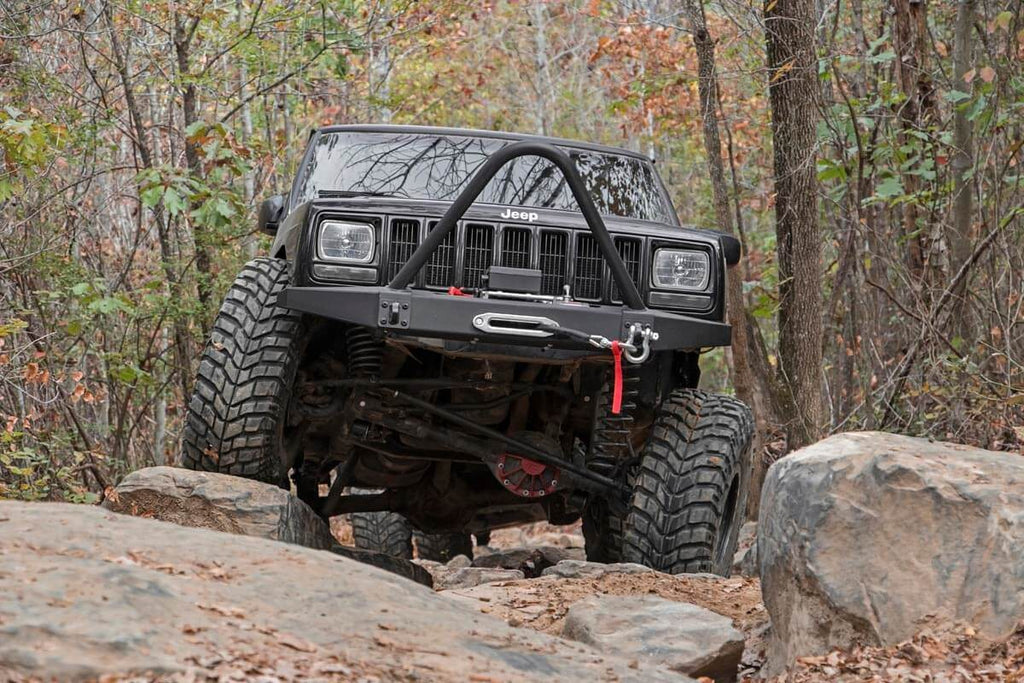jeep_xj_winch_bumper_Rough_Country_10570