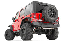 Cargar imagen en el visor de la galería, jk-rear-tire-carrier-install.jpg